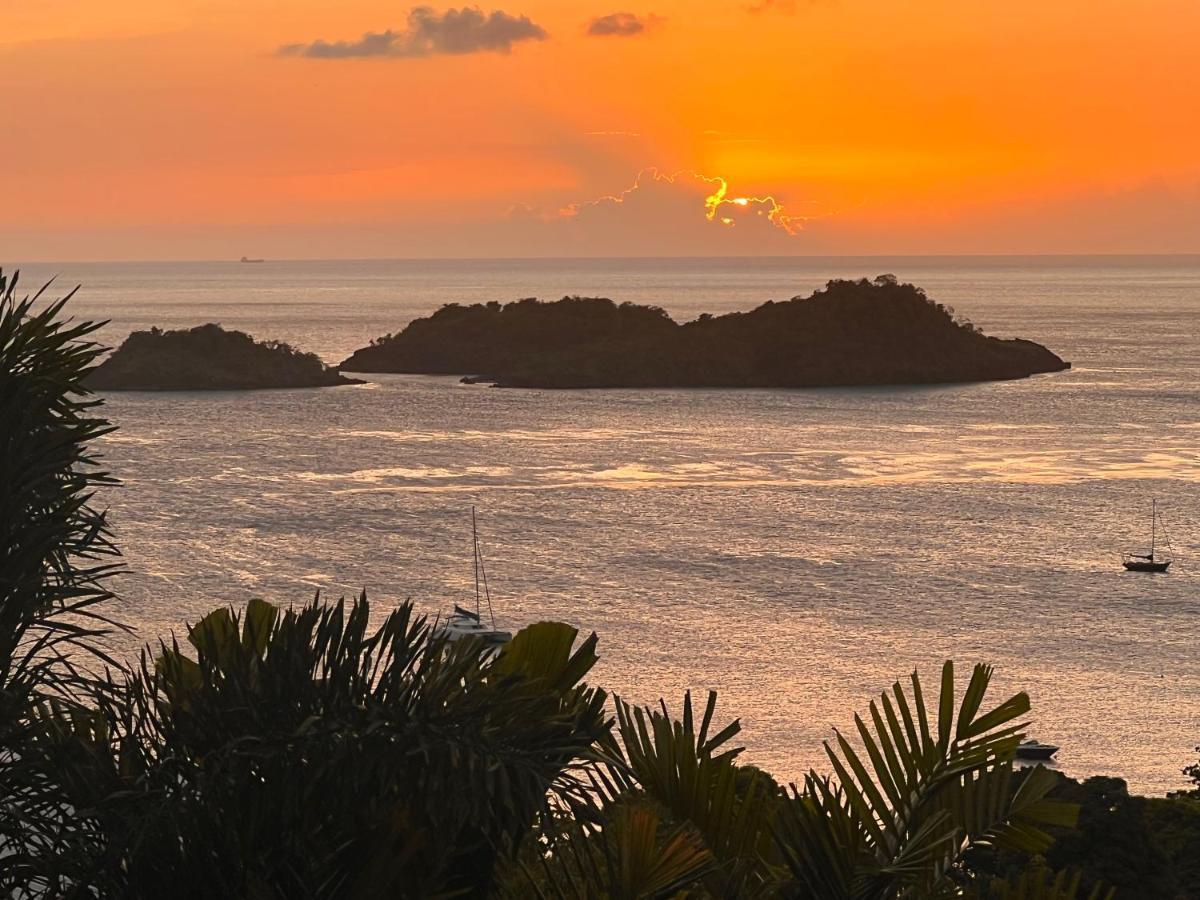 Sunset Palm - Villa Creole Avec Piscine Face Au Coucher De Soleil Et A La Reserve Cousteau Bouillante Exterior photo